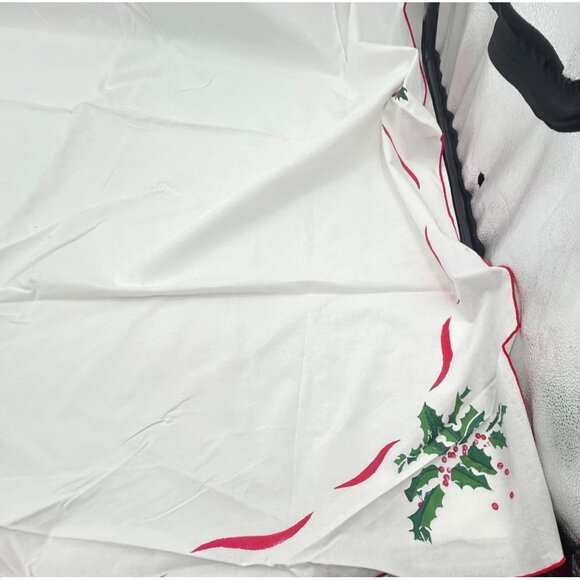 VINTAGE HAND PAINTED/MADE CHRISTMAS HOLLY RECTANGULAR TABLECLOTH - 114.75 X 57.5 - Picture 3 of 8